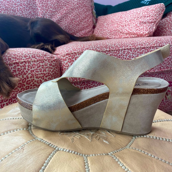 NWT Nature Breeze Wedge in Gold Sz 10 - Picture 4 of 6